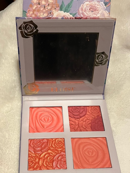 Pat McGrath Other - Pat McGrath Floral Four-Shade Blush Palette - Coral & Peach Pink